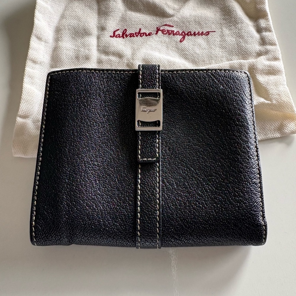 Salvatore Ferragamo Black Leather Women's Wallet With Dusty